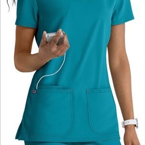 HeartSoul V-Neck Scrub Top. Teal. Small